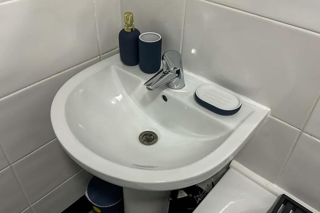 Farnworth Beautiful House Off-Road Free Parking 빌라 외부 사진