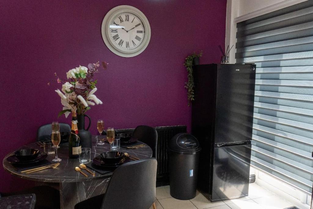 Farnworth Beautiful House Off-Road Free Parking 빌라 외부 사진