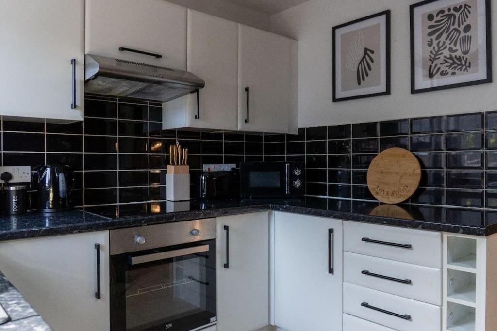 Farnworth Beautiful House Off-Road Free Parking 빌라 외부 사진